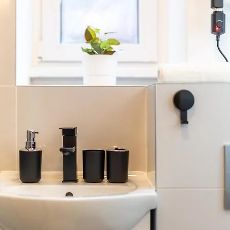 No Taxi Needed, Central Apartment W Private Courtyard