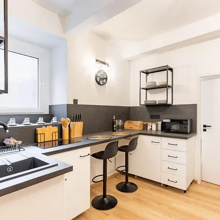 Apartamento Old Town Garden Apartment With Private Courtyard