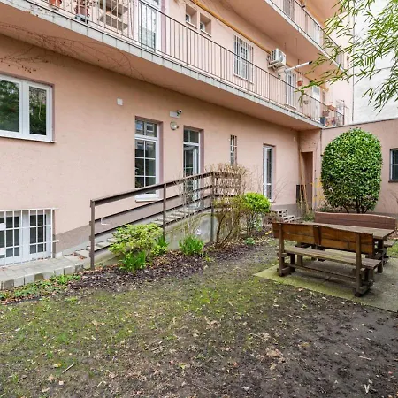 Old Town Garden Apartment With Private Courtyard Bratislava