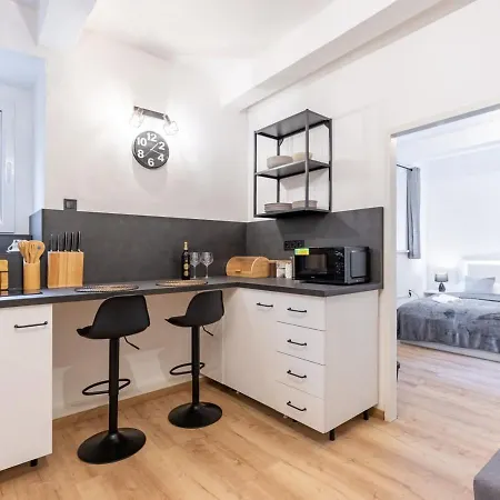 No Taxi Needed, Central Apartment W Private Courtyard